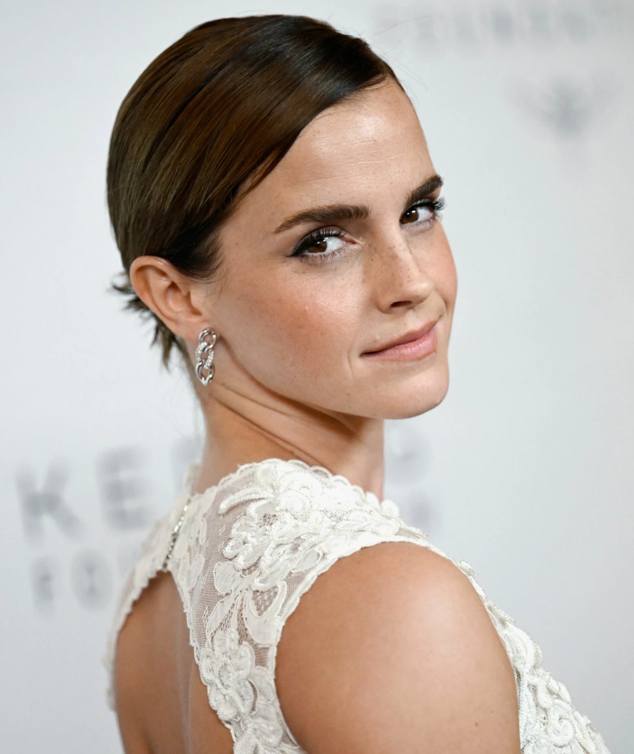 9LQitUtV Stare into Emma's face for a screaming emmagasm - Emma Watson 18.jpg